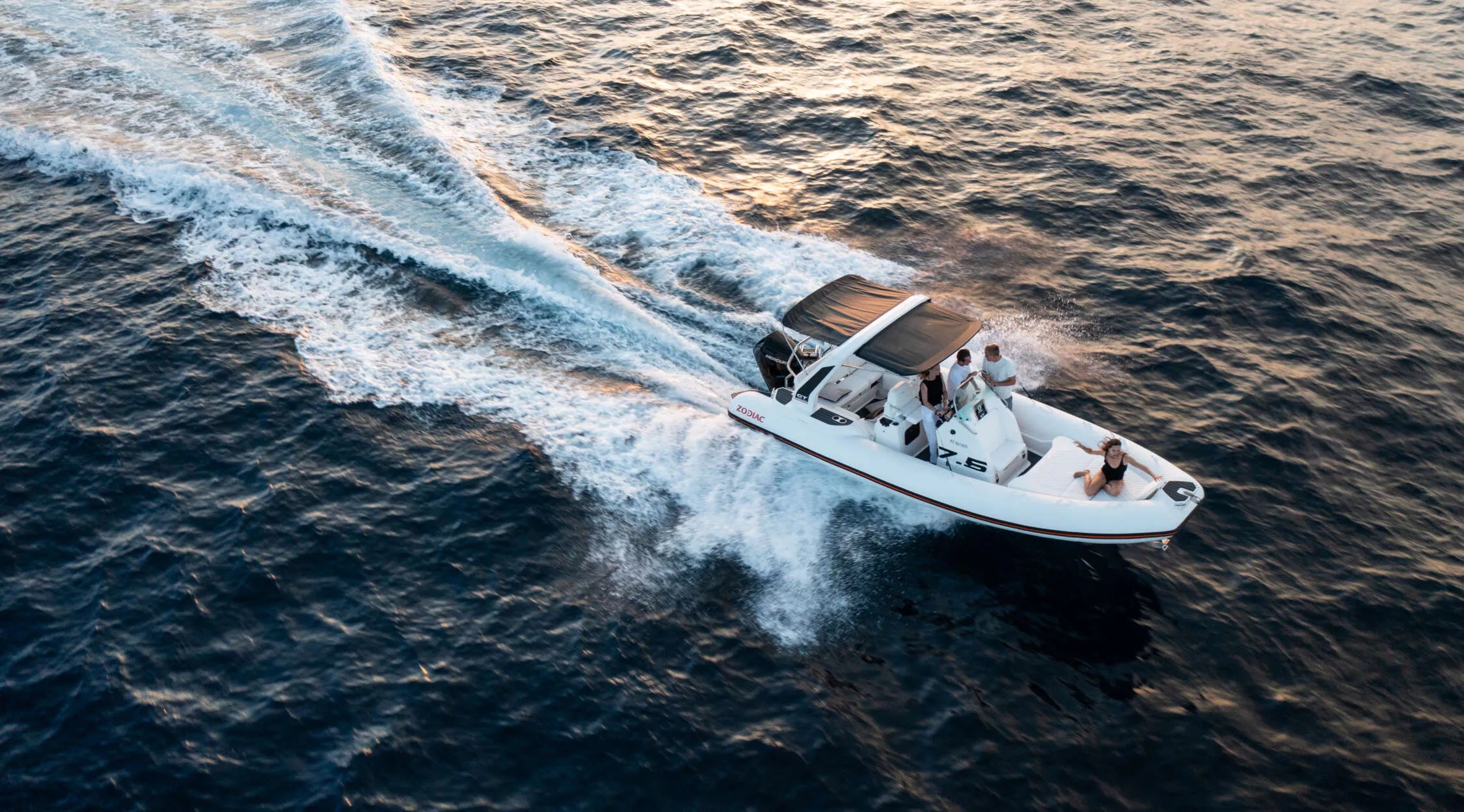 La zodiac con la estética más deportiva para navegar todo el año en Ibiza