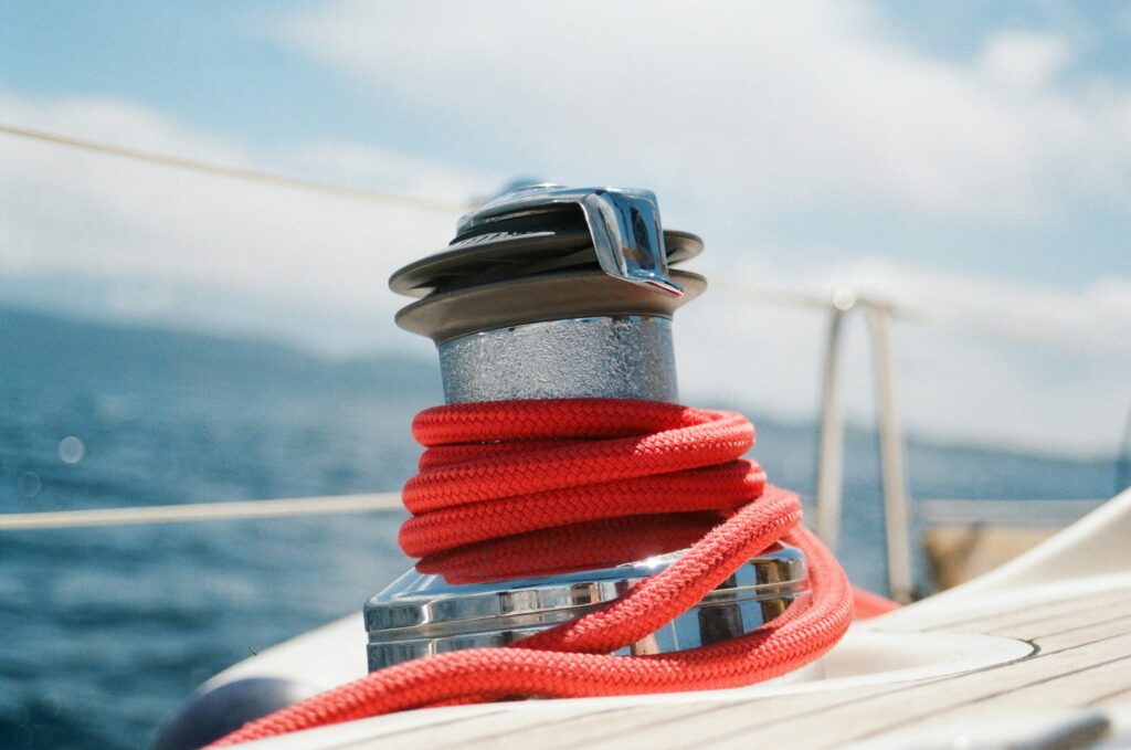 Accesorios náuticos esenciales para disfrutar (y cuidar) tu barco